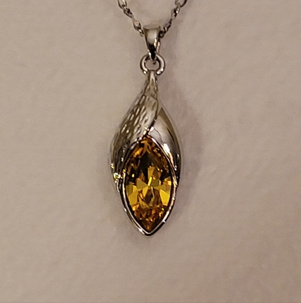 🥳4/$75!🥳 BNWT Yellow Crystal Marquise Pendant Necklace Silver